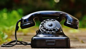 altes schwarzen Schnurrtelefon